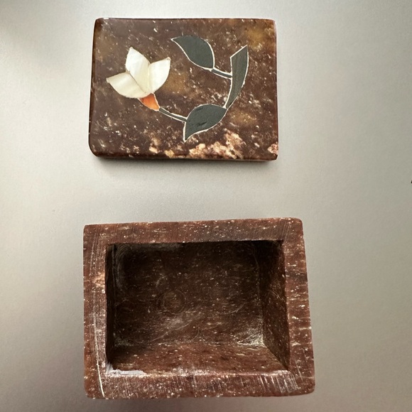 Small Stone Mother of pearl inlay flower jewelry Ring Holder vintage gift box - Picture 2 of 11